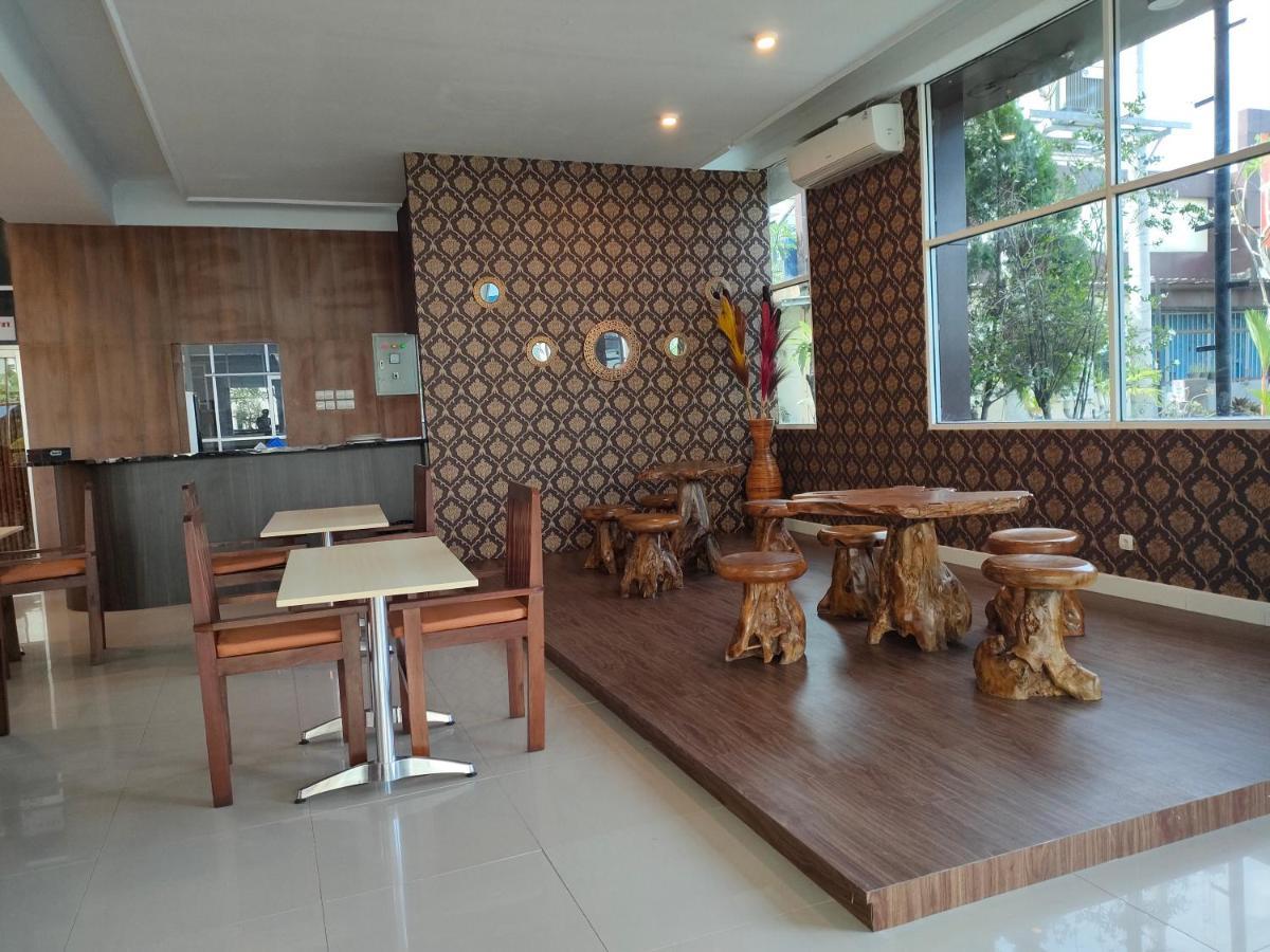 Golden Ganesha Hotel Yogyakarta Gondowulung Bagian luar foto