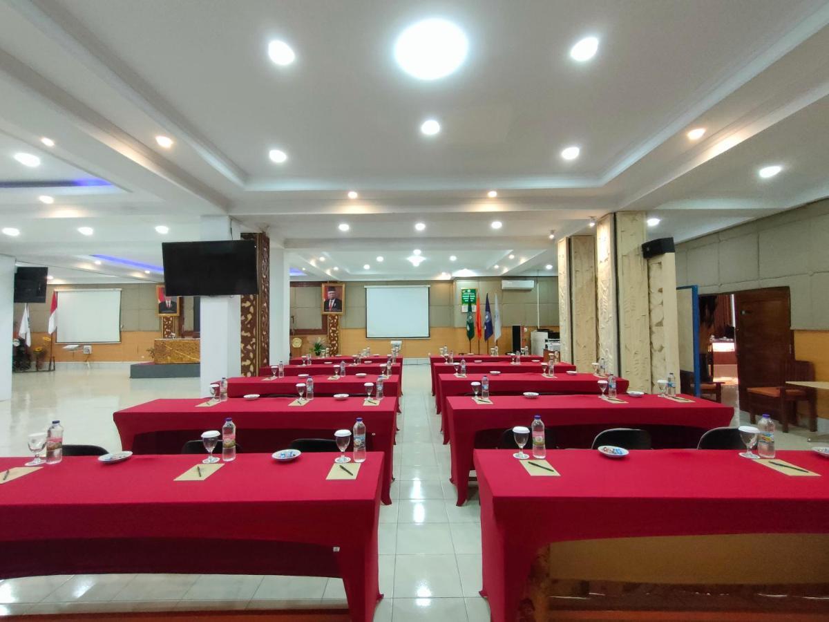 Golden Ganesha Hotel Yogyakarta Gondowulung Bagian luar foto
